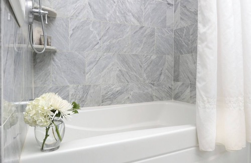 Rochester Hotel | Tranquil Escape in Heart of Rochester, Pet-friendly Accommodation!