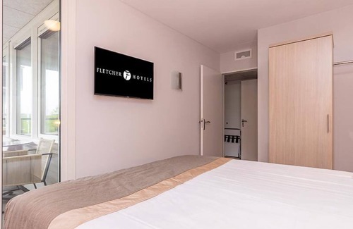 Kamperland Hotel | Tranquil Escape | Pool, Spa & Wellness Access | Banjaardstrand Beach Nearby