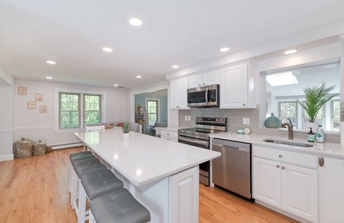Plymouth House | Tranquil Family Retreat with Pool