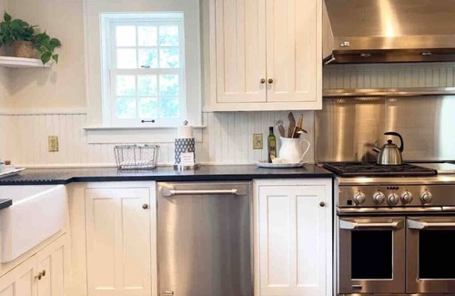 Hillsboro House | Tranquil Farm-Stay for Large Group near Rocky Fork - Two Houses!