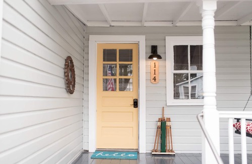 Summerville Historic District House | Tranquil Farmhouse Escape