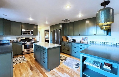 Eugene House | Tranquil Forest Hills House