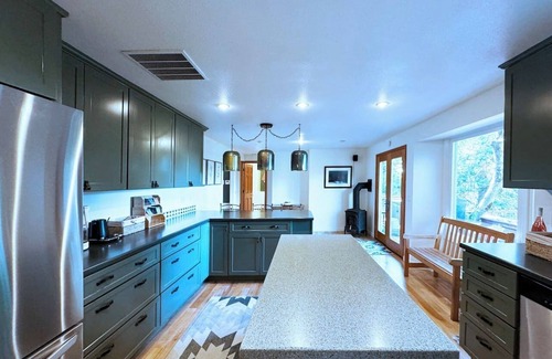 Eugene House | Tranquil Forest Hills House