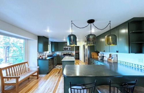 Eugene House | Tranquil Forest Hills House