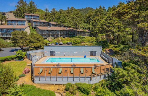 Otter Rock Apartment | Tranquil Forest-View Studio with Kitchen