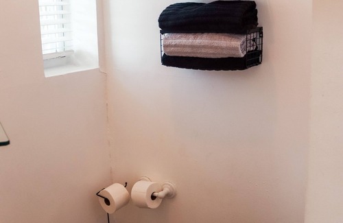 Queens Apartment | Tranquil Getaway in Queens ~ Fully Equipped Unit