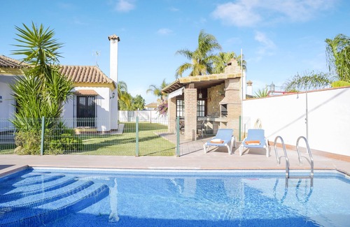 Conil de la Frontera House | Tranquil Home Casa Villanueva 2 with Private Pool, Terrace, Garden & Wi-Fi