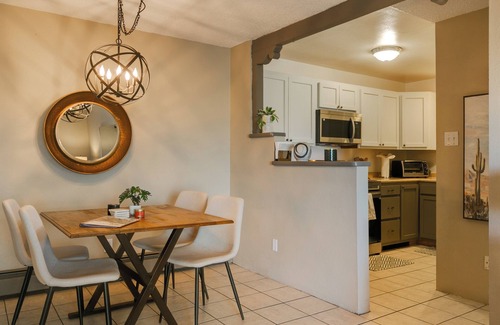 Santa Fe Condo | Tranquil Hidden Gem: Tree-Lined Patio, Gym, Pool