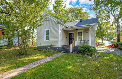 Hillcrest Cottage | Tranquil Hillcrest cottage close to most attractions in charming Little Rock