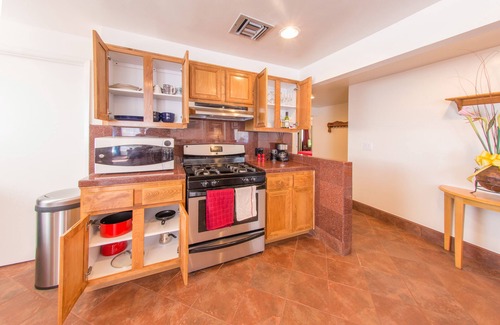 El Cajon House | Tranquil Hilltop 3BR retreat that fits 6+