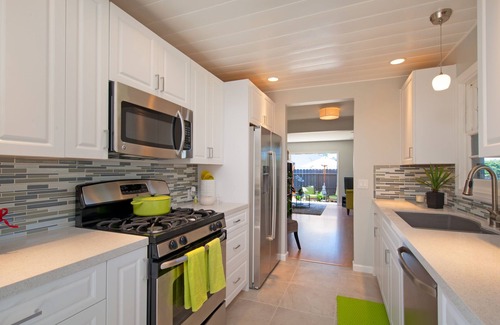 Townsite House | Tranquil Hip Indoor/Oudoor Living. Just Blocks from Sand.