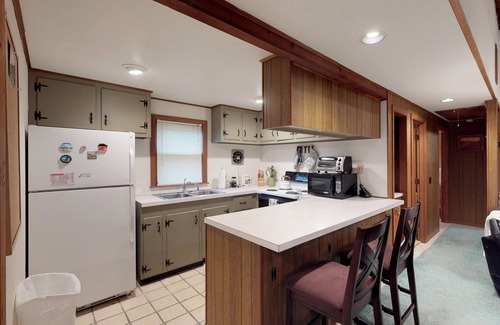 Oak Bluffs House | Tranquil Home with Private Deck - Walk to Beaches and Downtown Oak Bluffs