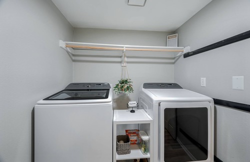 Flower Mound House | Tranquil Home with Pool sleeps 8