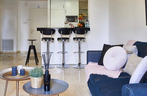 Mamilla Apartment | Tranquil King David Apartment with Free Parking