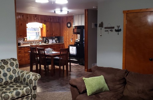 Coldwater Cottage | Tranquil lake cottage at the end of the road. No traffic here.