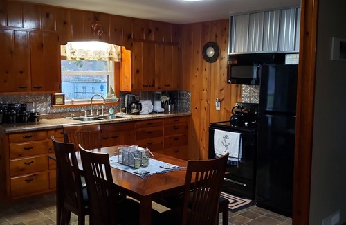 Coldwater Cottage | Tranquil lake cottage at the end of the road. No traffic here.