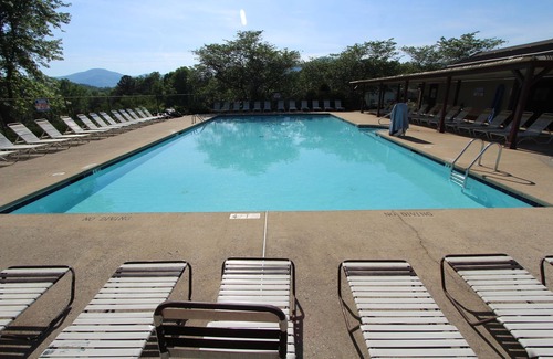 Lake Lure Condo | Tranquil Lake Lure Getaway Near Trails