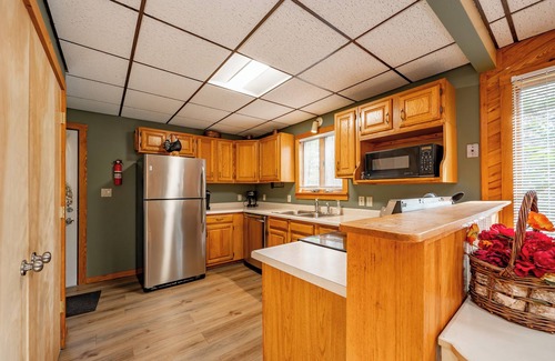 Blakeslee House | Tranquil Lake Retreat w/Hot Tub & Games