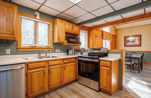 Blakeslee House | Tranquil Lake Retreat w/Hot Tub & Games