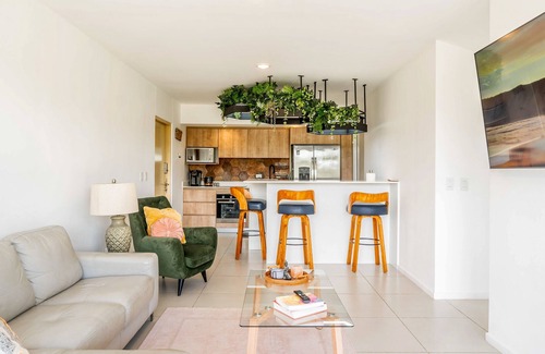 Jaco Apartment | Tranquil lakefront apartment with stunning views & pool access