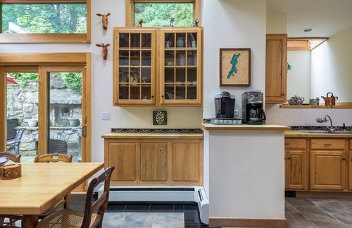 Putnam Valley House | Tranquil LakeFront Lodge w/Private Beach