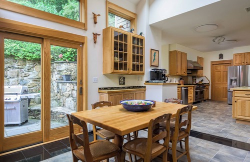 Putnam Valley House | Tranquil LakeFront Lodge w/Private Beach