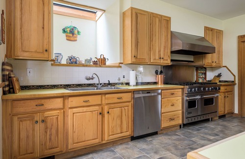 Putnam Valley House | Tranquil LakeFront Lodge w/Private Beach