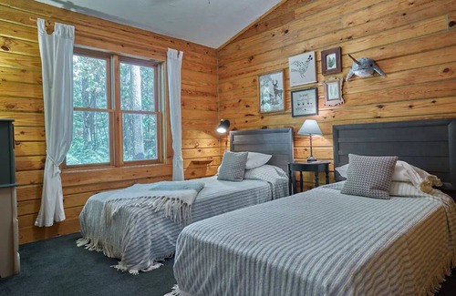 Saluda Cabin | Tranquil Lakefront Cabin near Saluda, NC