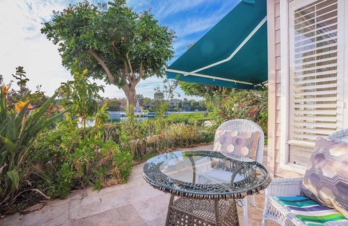 Woodbridge House | Tranquil Lakefront Haven: Your Ideal Getaway Awaits at This Charming Home #185