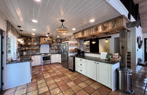 Mid America House | Tranquil Lakefront Home *We Are Not A Party House*