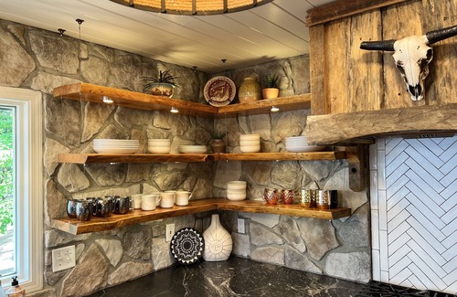 Mid America House | Tranquil Lakefront Home *We Are Not A Party House*