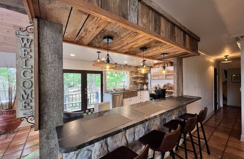 Mid America House | Tranquil Lakefront Home *We Are Not A Party House*