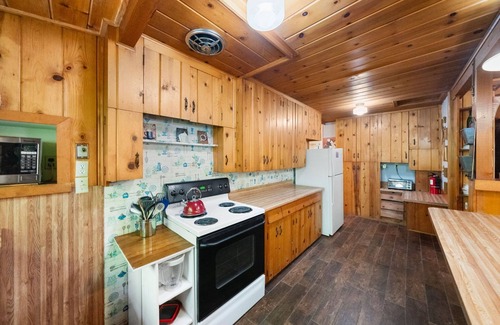 Idyllwild Cottage | Tranquil "Lazy Bear Cabin"of Fern Valley with Spa!
