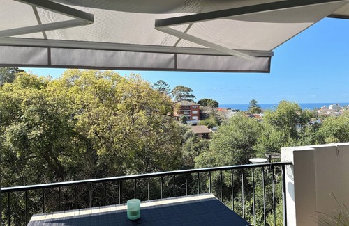 Randwick Apartment | Tranquil, leafy renovated 2 bedroom with pool and oceanviews