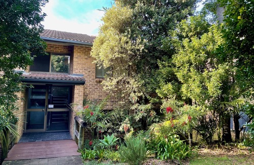 Randwick Apartment | Tranquil, leafy renovated 2 bedroom with pool and oceanviews