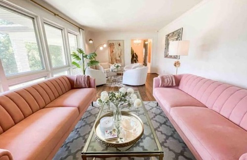 Donelson House | Tranquil Luxury Hot Tub Near Downtown, Airport