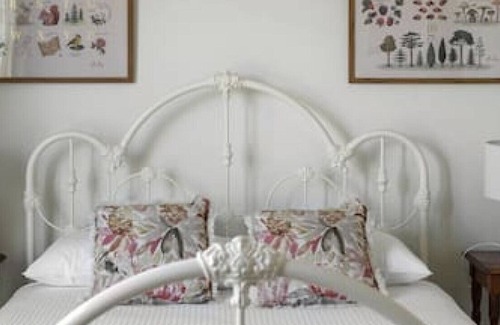 Golden Point House | Tranquil Luxury Near Sovereign Hill