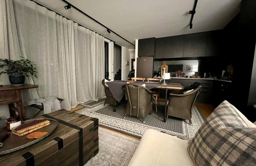 Kawarau Falls House | Tranquil Luxury on Willow Pond