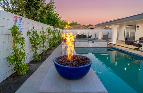 Indio House | Tranquil Luxury ~ Pool ~ Hot Tub ~ Game Room ~ Pkg