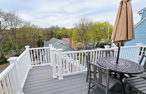 Greenwich Apartment | Tranquil modern upstairs apt. Walk to restaurants & beach!