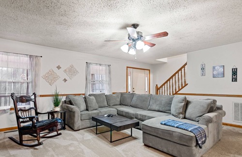 Barnardsville House | Tranquil mountain-view home with fireplace, firepit, deck, W/D, & soaking tub