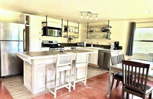 Whitehall House | Tranquil Oasis in the Heart of Montana 1002