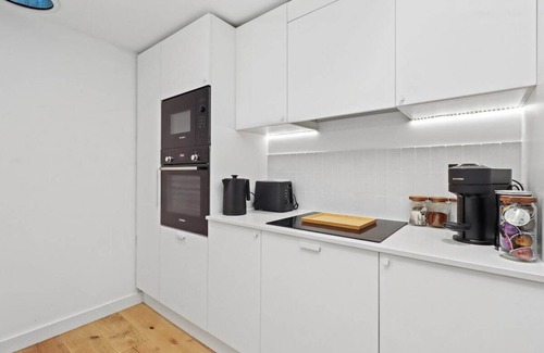 Eastbourne City Centre House | Tranquil Oasis Luxe 1-Bed Mews Retreat