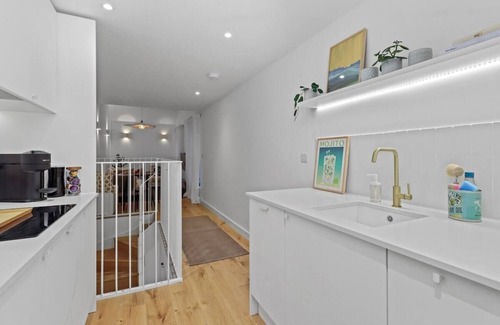 Eastbourne City Centre House | Tranquil Oasis Luxe 1-Bed Mews Retreat