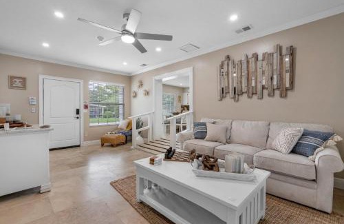 Plaza Terrace House | Tranquil Paradise - 2 Miles to Raymond James Stadium