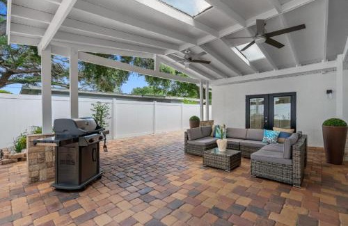 Plaza Terrace House | Tranquil Paradise - 2 Miles to Raymond James Stadium