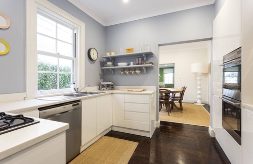 Edgecliff House | Tranquil Parkside Terrace of Grand Proportions