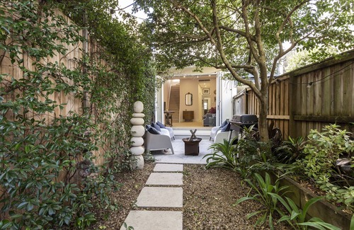 Edgecliff House | Tranquil Parkside Terrace of Grand Proportions