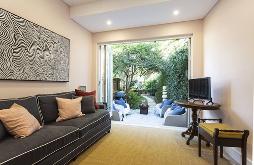 Edgecliff House | Tranquil Parkside Terrace of Grand Proportions