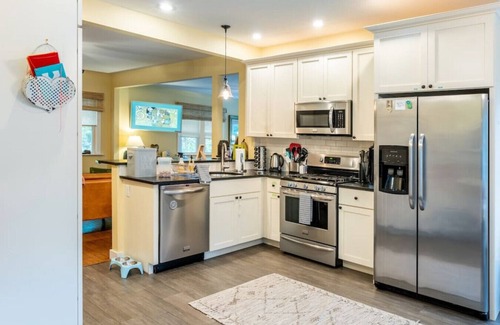 Saugerties House | Tranquil, private country paradise 4 family & friends: hot tub, fireplace, pets